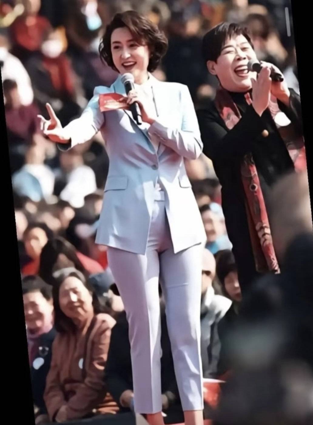 菲律宾篮球明星在社交媒体上晒健身照